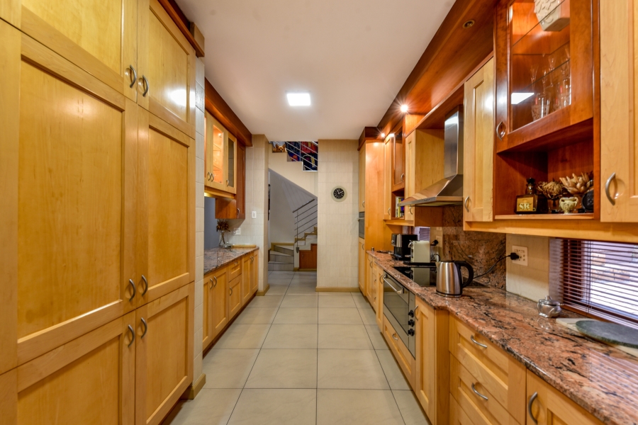 6 Bedroom Property for Sale in Muckleneuk Gauteng