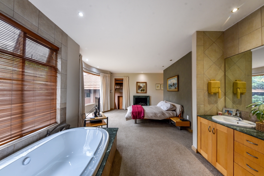 6 Bedroom Property for Sale in Muckleneuk Gauteng
