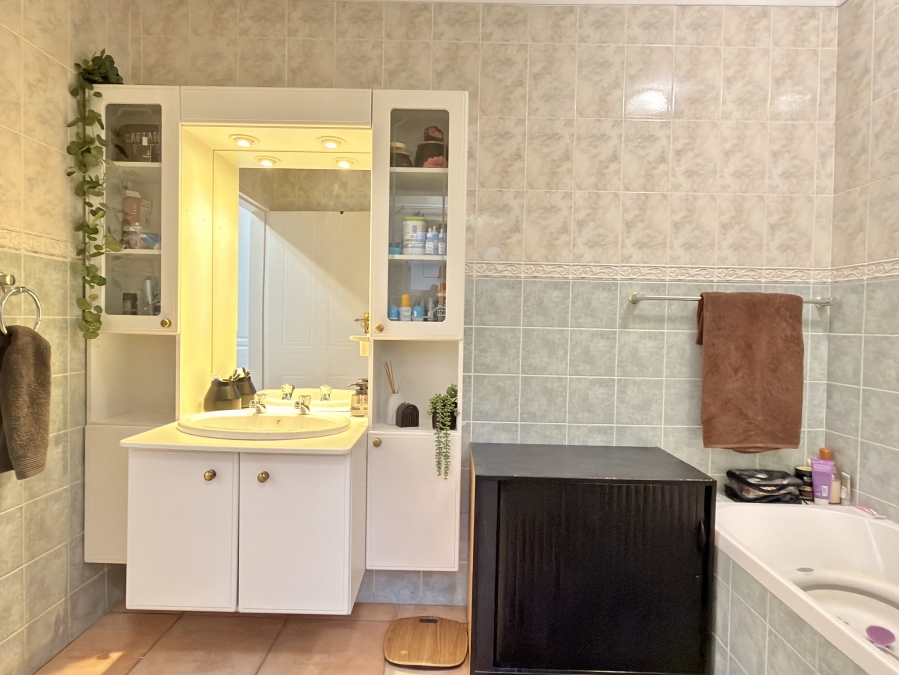 3 Bedroom Property for Sale in Die Wilgers Gauteng