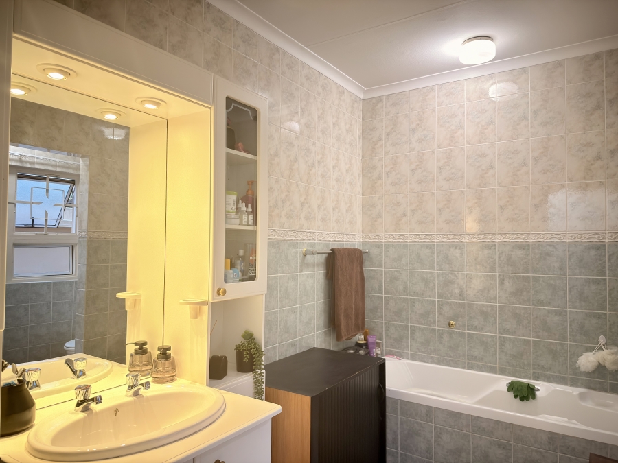 3 Bedroom Property for Sale in Die Wilgers Gauteng
