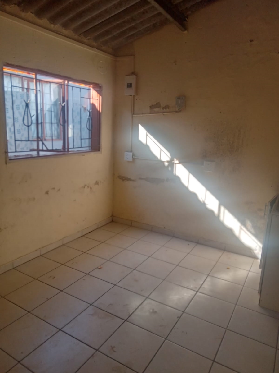 10 Bedroom Property for Sale in Kaalfontein Gauteng