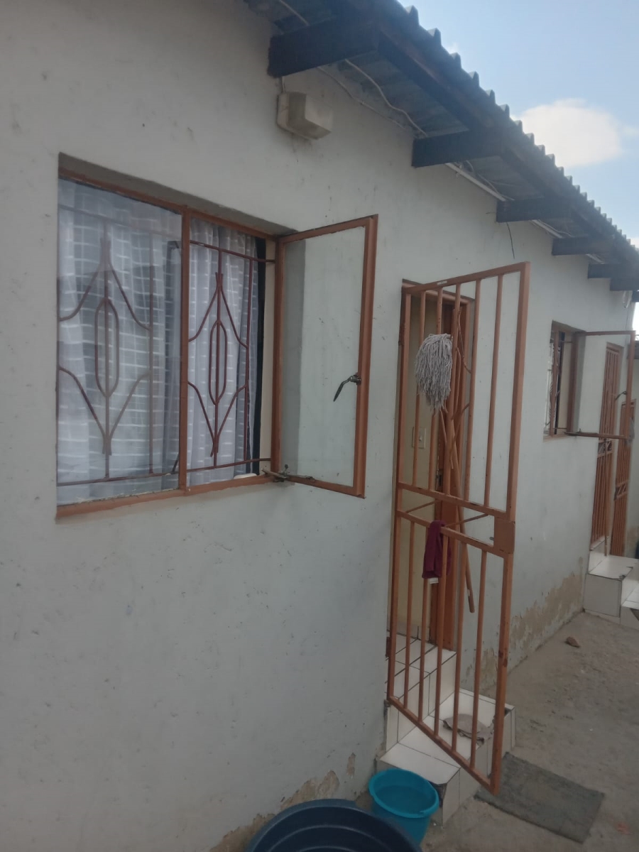 10 Bedroom Property for Sale in Kaalfontein Gauteng