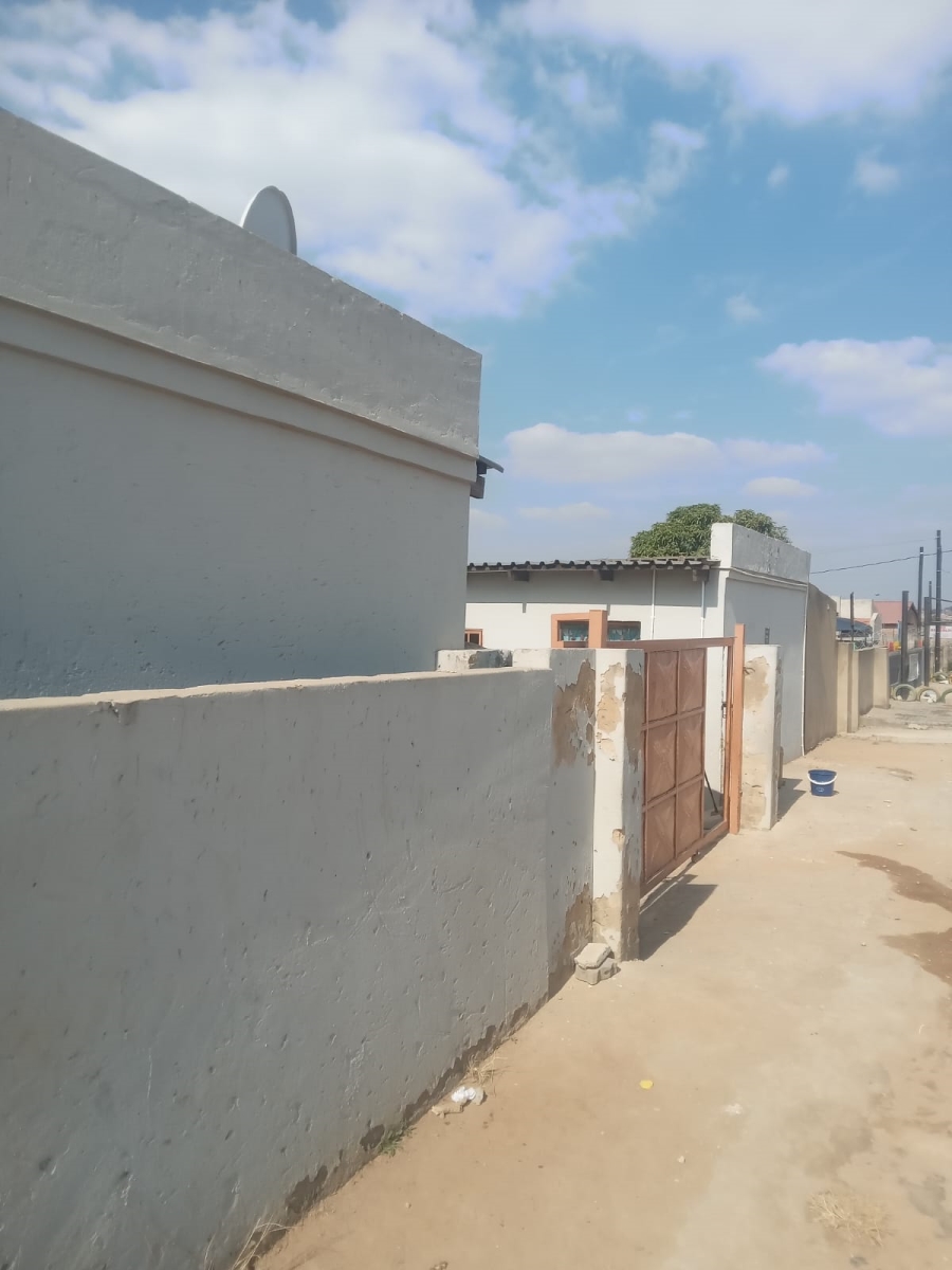 10 Bedroom Property for Sale in Kaalfontein Gauteng