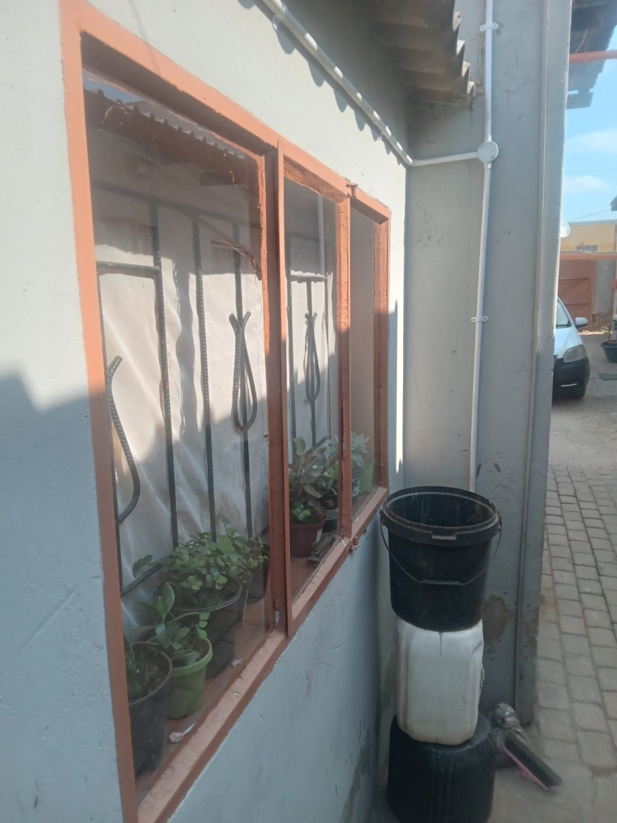 10 Bedroom Property for Sale in Kaalfontein Gauteng