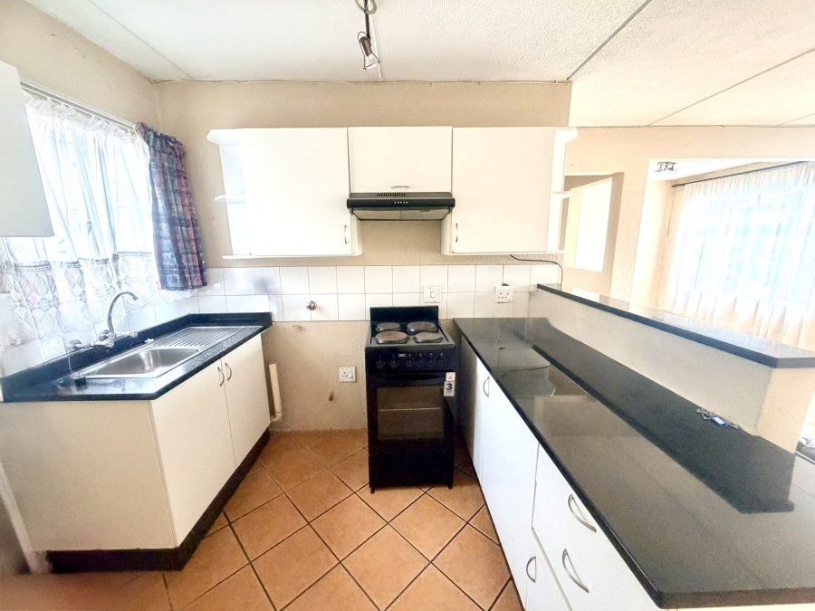 2 Bedroom Property for Sale in Lakefield Gauteng