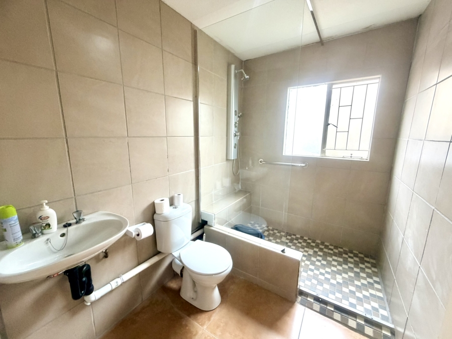 2 Bedroom Property for Sale in Lakefield Gauteng