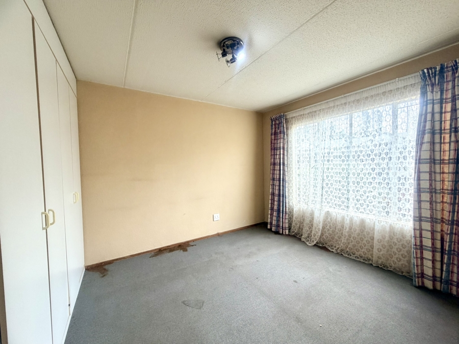 2 Bedroom Property for Sale in Lakefield Gauteng