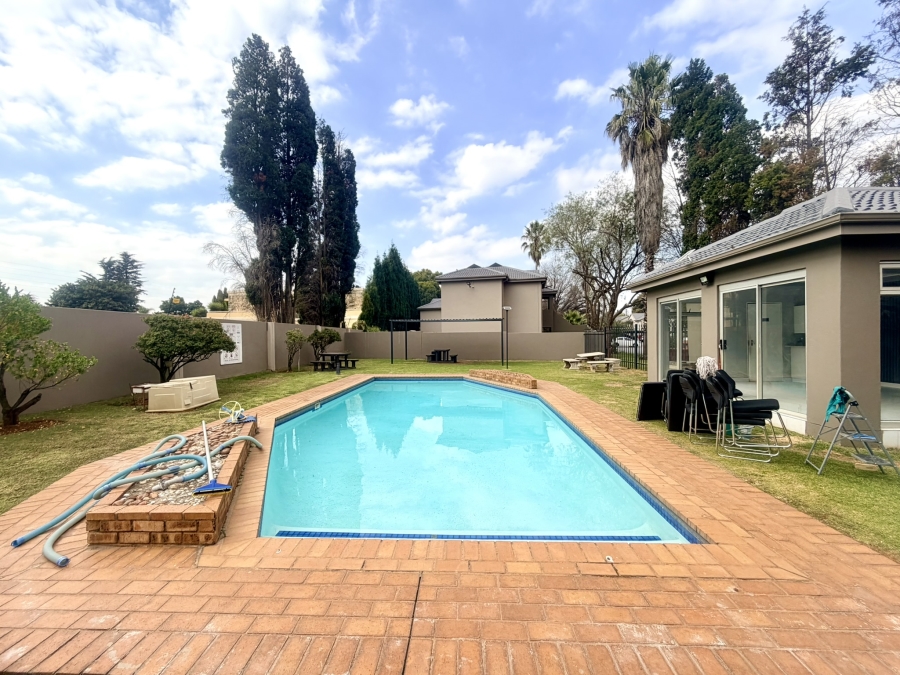 2 Bedroom Property for Sale in Lakefield Gauteng