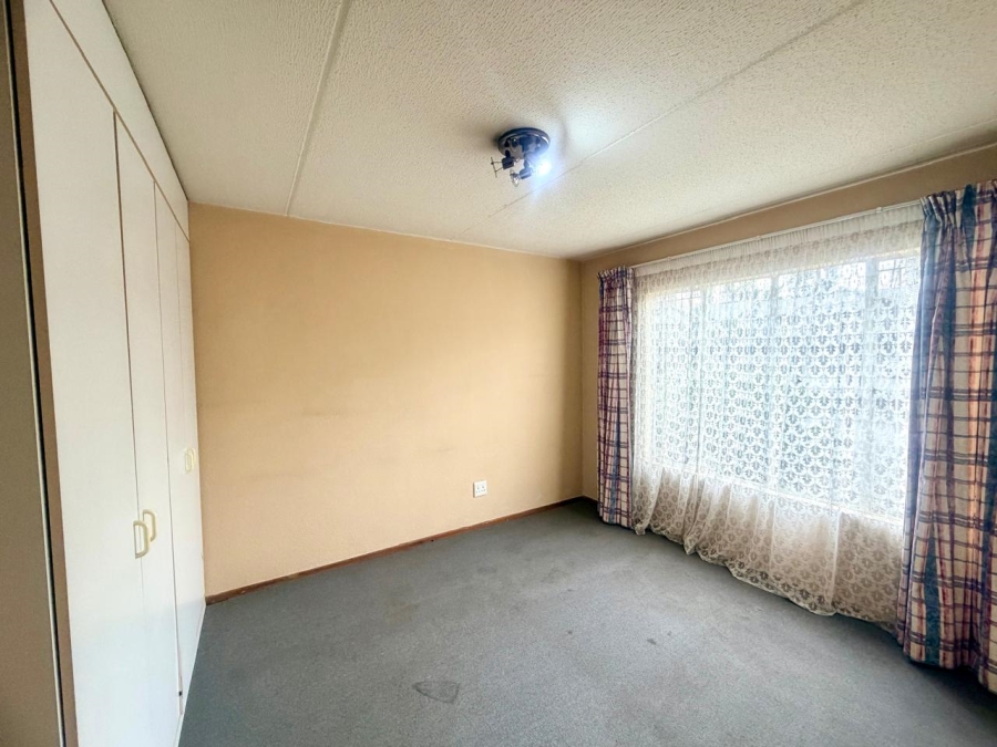 2 Bedroom Property for Sale in Lakefield Gauteng