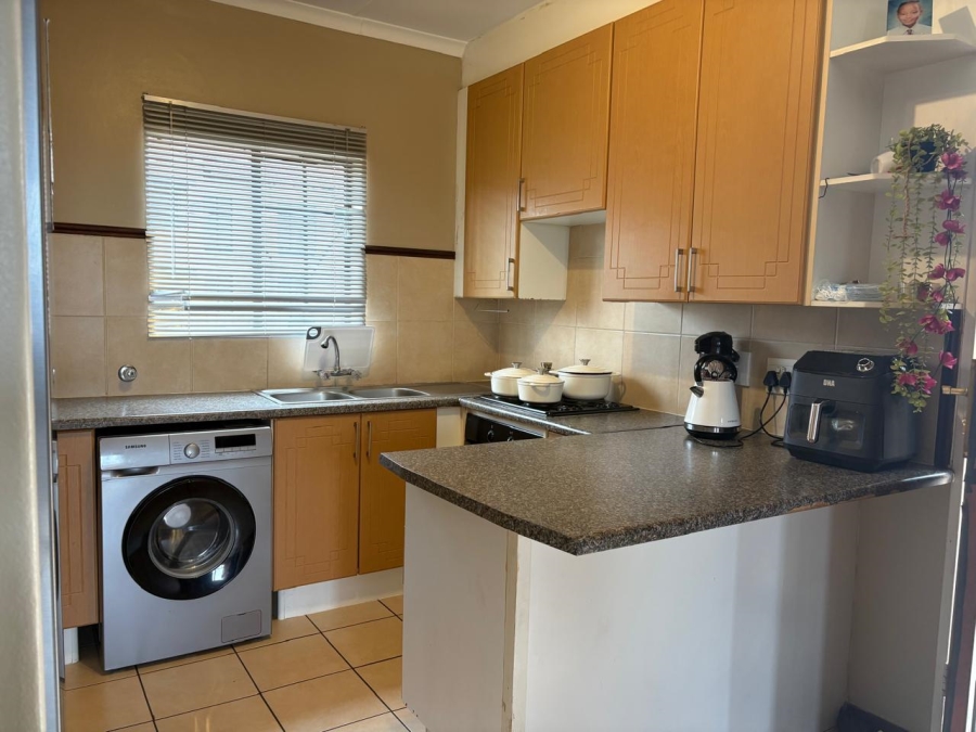To Let 2 Bedroom Property for Rent in Equestria Gauteng