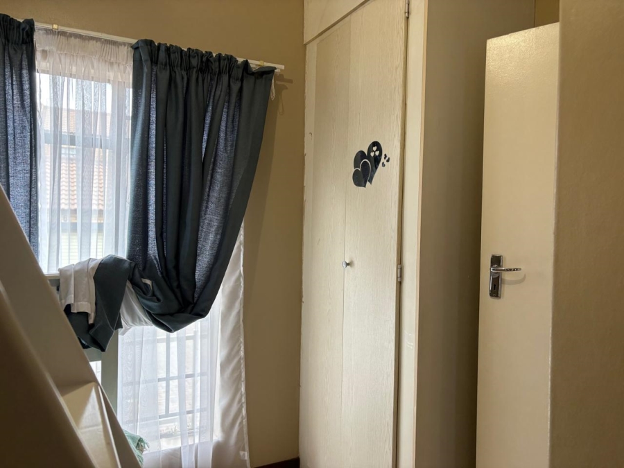 To Let 2 Bedroom Property for Rent in Equestria Gauteng