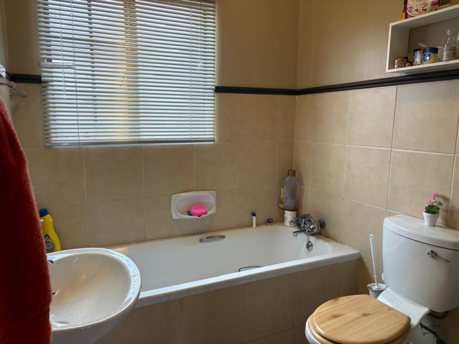 To Let 2 Bedroom Property for Rent in Equestria Gauteng