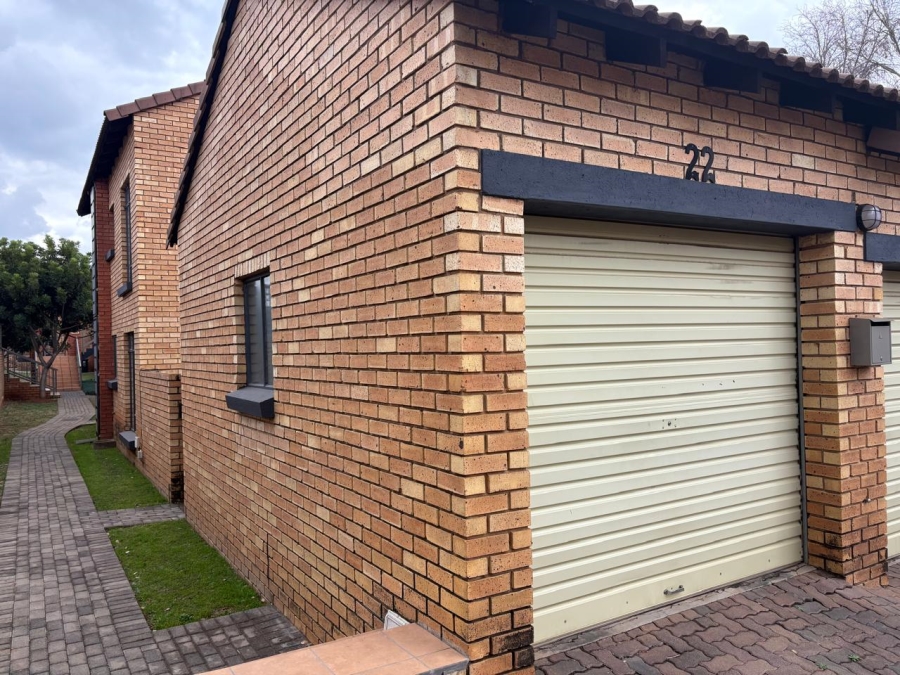 To Let 2 Bedroom Property for Rent in Equestria Gauteng