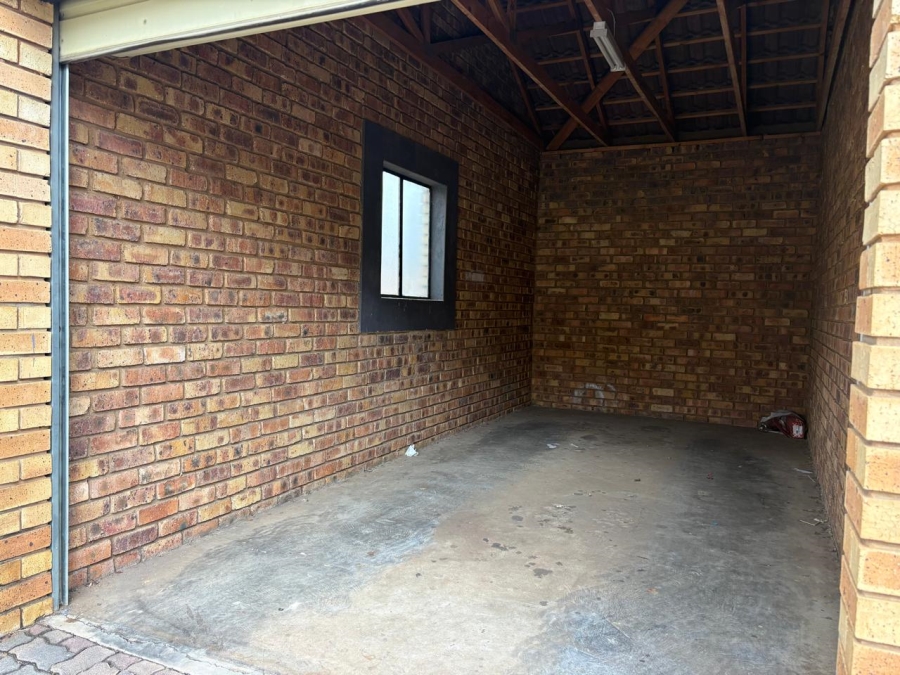 To Let 2 Bedroom Property for Rent in Equestria Gauteng