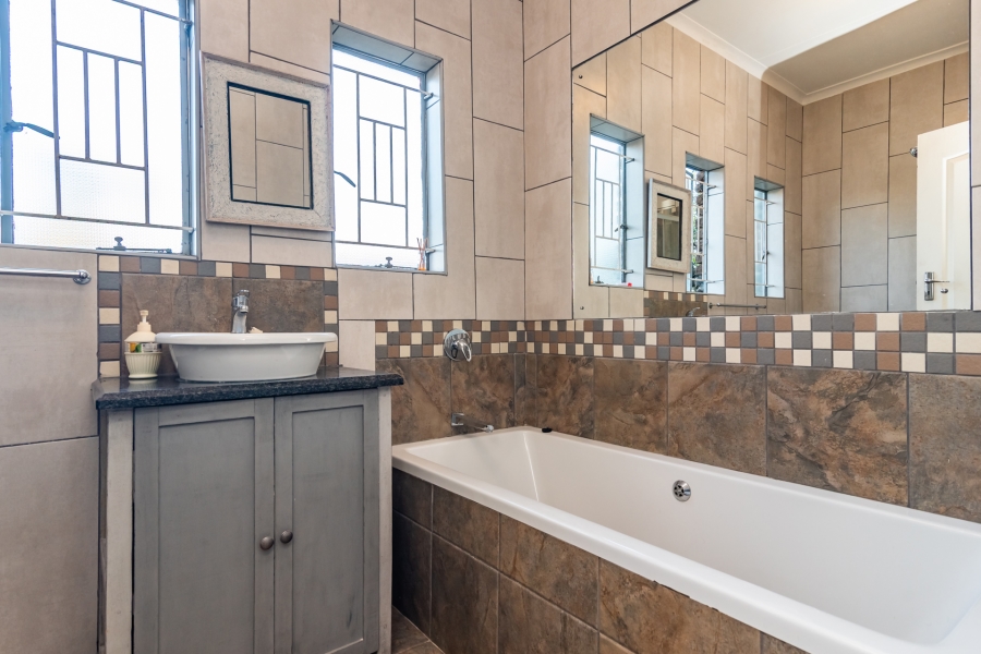 3 Bedroom Property for Sale in Wilro Park Gauteng