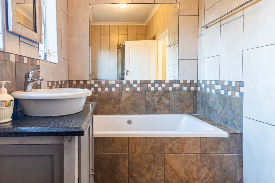 3 Bedroom Property for Sale in Wilro Park Gauteng