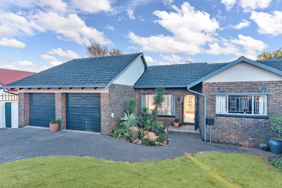 3 Bedroom Property for Sale in Wilro Park Gauteng