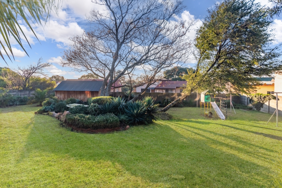 3 Bedroom Property for Sale in Wilro Park Gauteng