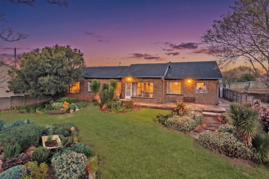 3 Bedroom Property for Sale in Wilro Park Gauteng