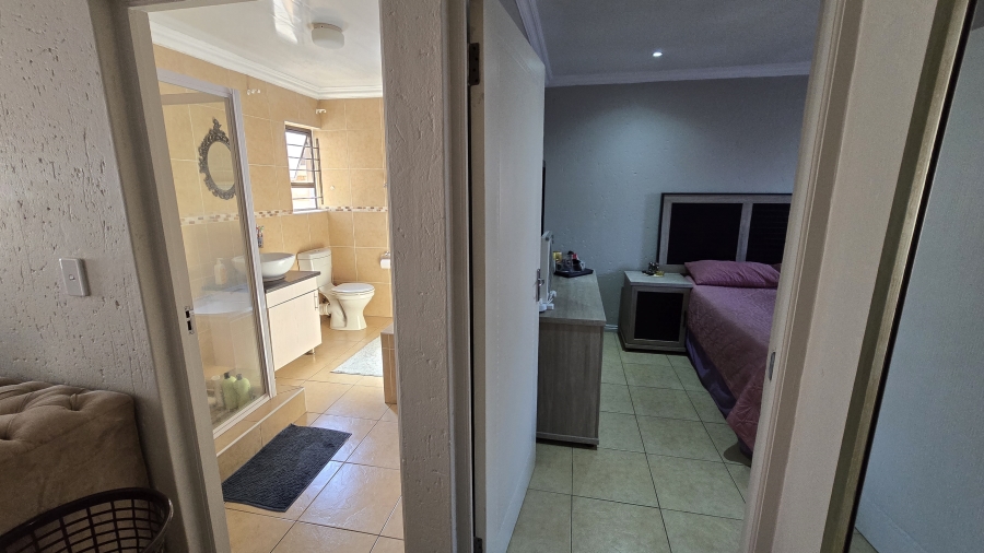 2 Bedroom Property for Sale in New Redruth Gauteng