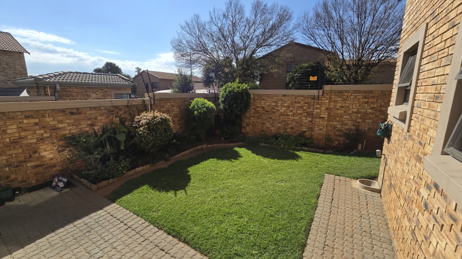 2 Bedroom Property for Sale in New Redruth Gauteng