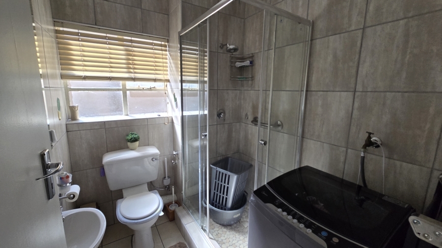 2 Bedroom Property for Sale in South Crest Gauteng