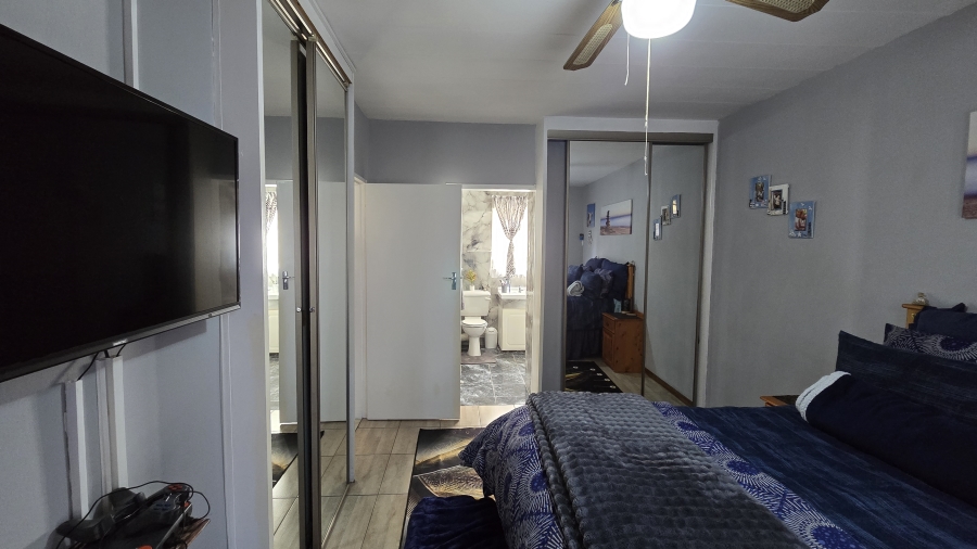 2 Bedroom Property for Sale in South Crest Gauteng