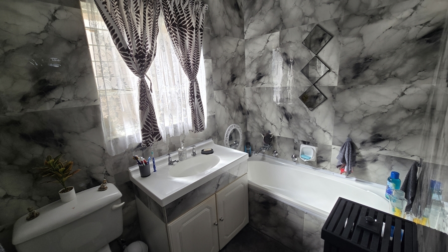 2 Bedroom Property for Sale in South Crest Gauteng