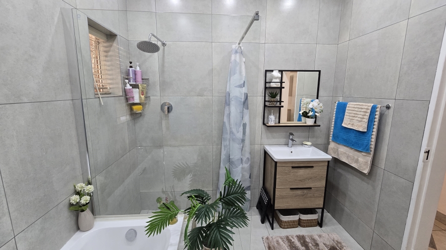 3 Bedroom Property for Sale in South Crest Gauteng