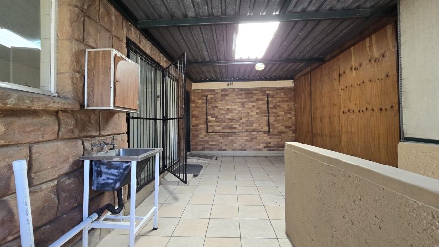3 Bedroom Property for Sale in South Crest Gauteng