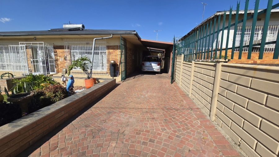 3 Bedroom Property for Sale in South Crest Gauteng