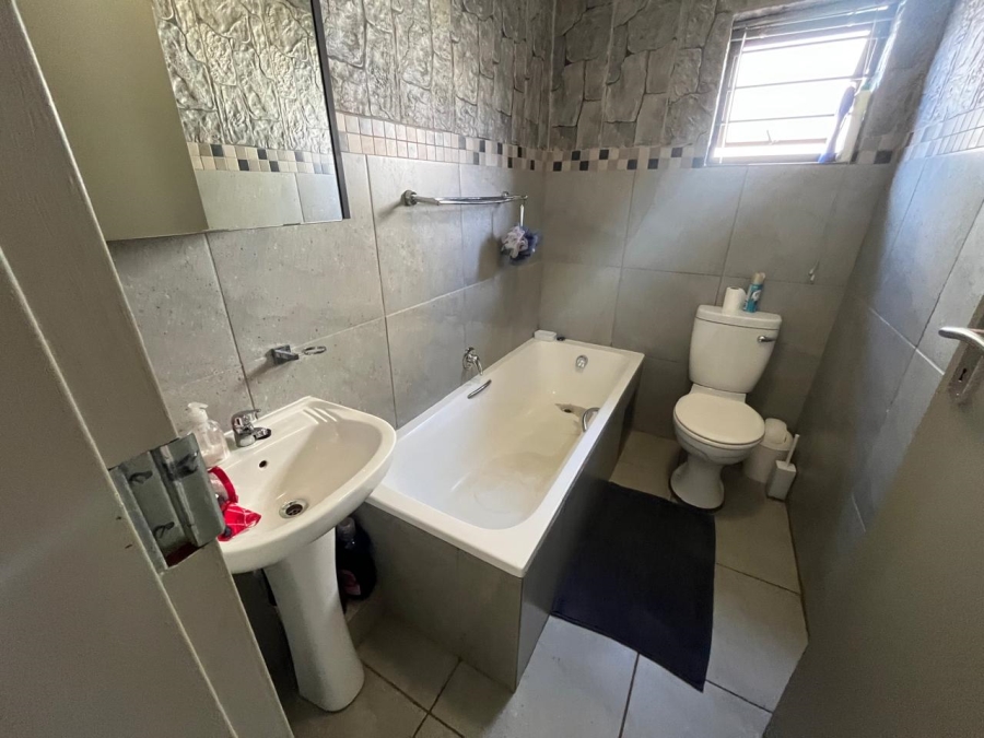 3 Bedroom Property for Sale in Albertsdal Gauteng