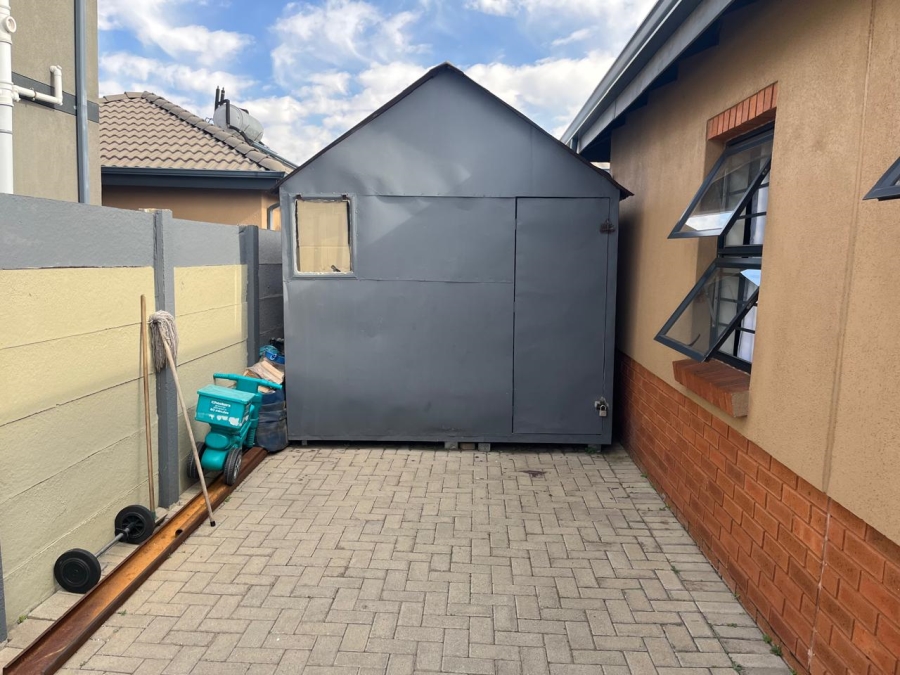 3 Bedroom Property for Sale in Albertsdal Gauteng