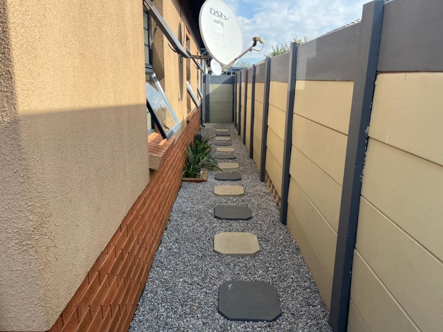 3 Bedroom Property for Sale in Albertsdal Gauteng
