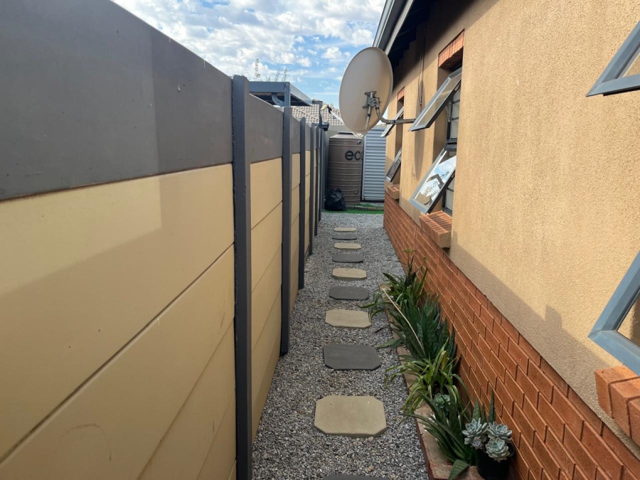 3 Bedroom Property for Sale in Albertsdal Gauteng