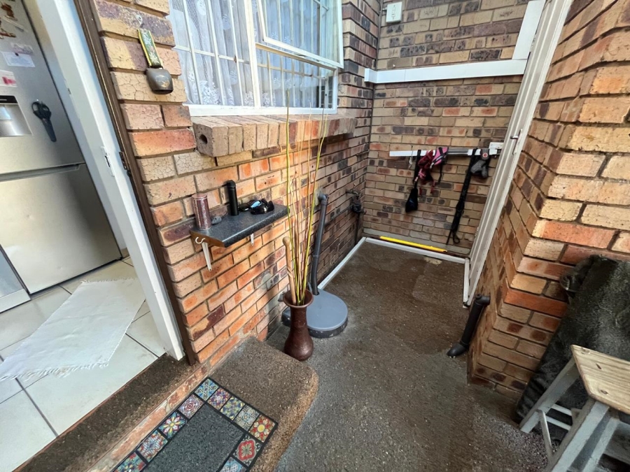 2 Bedroom Property for Sale in New Redruth Gauteng