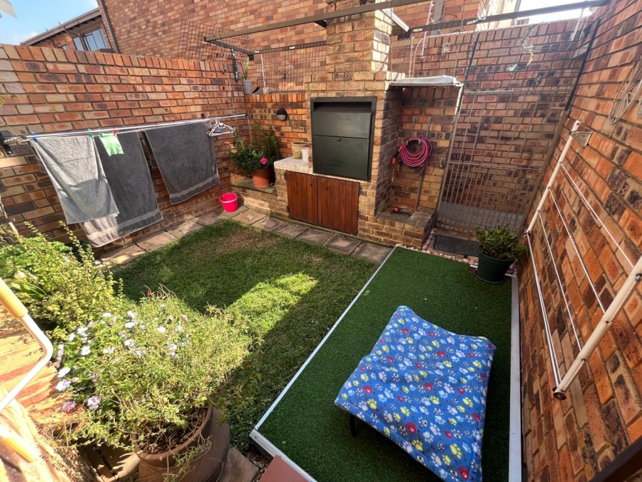 2 Bedroom Property for Sale in New Redruth Gauteng