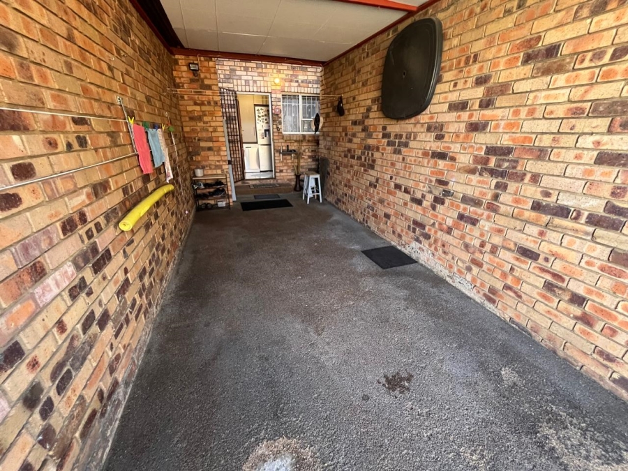 2 Bedroom Property for Sale in New Redruth Gauteng