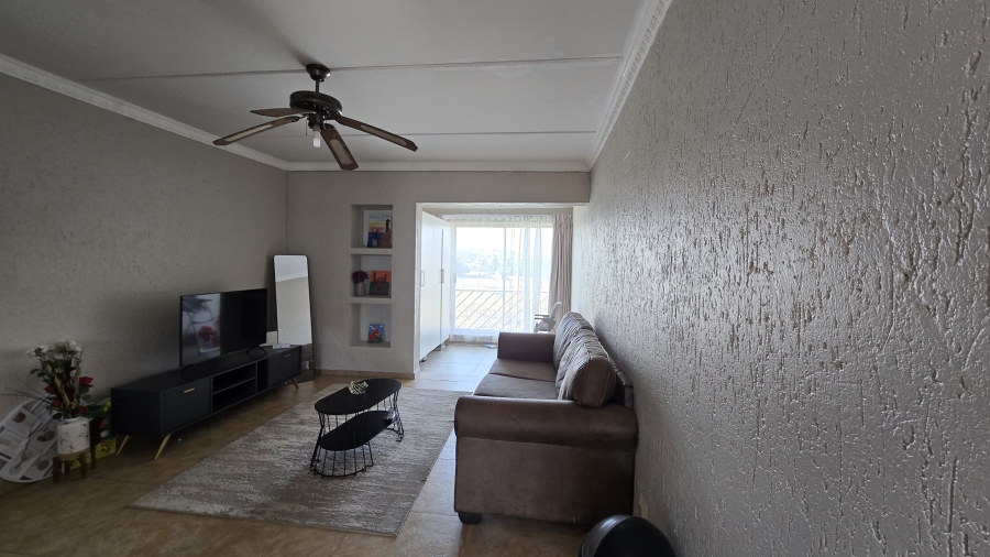 2 Bedroom Property for Sale in Mulbarton Gauteng