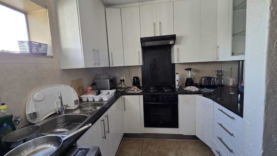 2 Bedroom Property for Sale in Mulbarton Gauteng