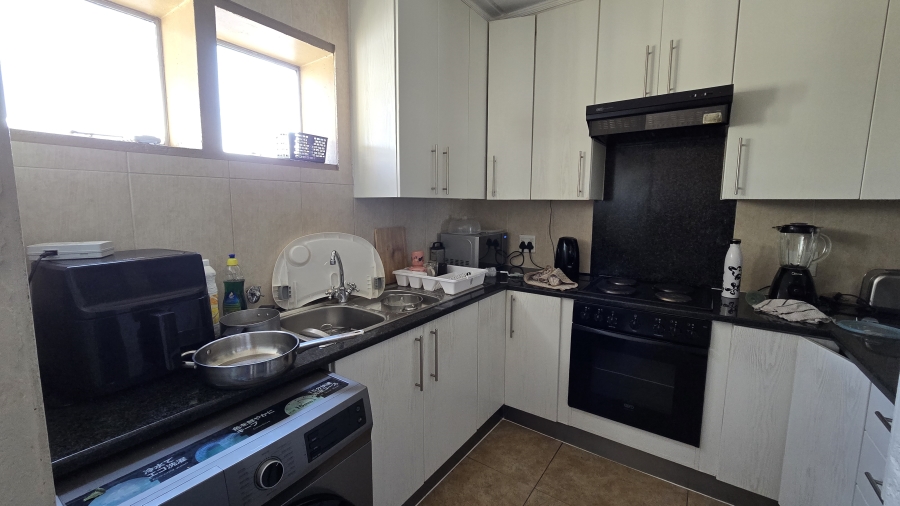 2 Bedroom Property for Sale in Mulbarton Gauteng