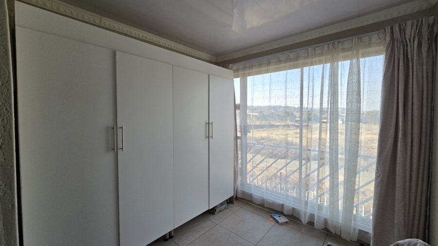 2 Bedroom Property for Sale in Mulbarton Gauteng