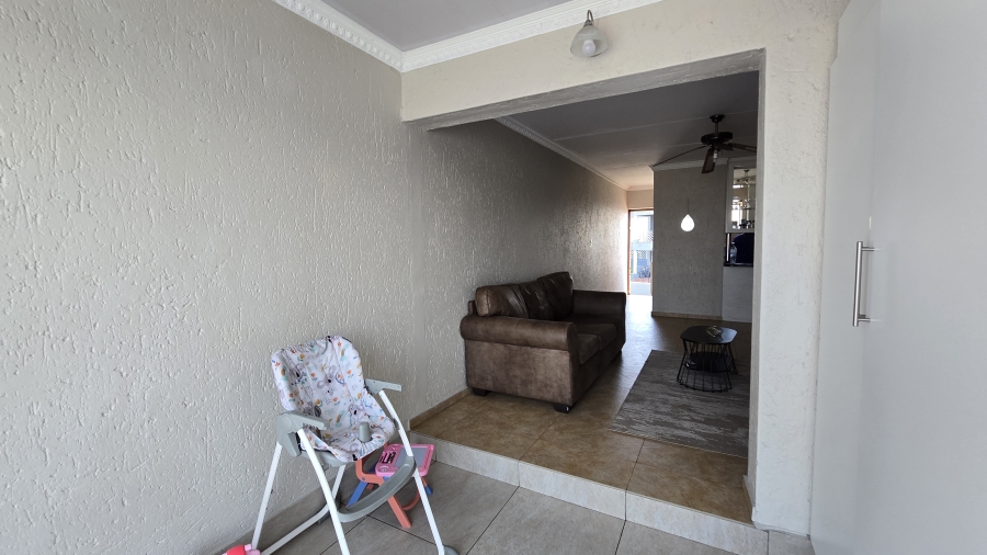 2 Bedroom Property for Sale in Mulbarton Gauteng