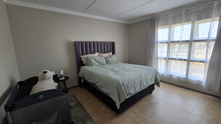 2 Bedroom Property for Sale in Mulbarton Gauteng