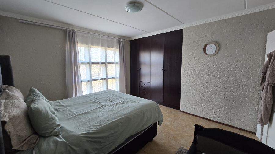 2 Bedroom Property for Sale in Mulbarton Gauteng