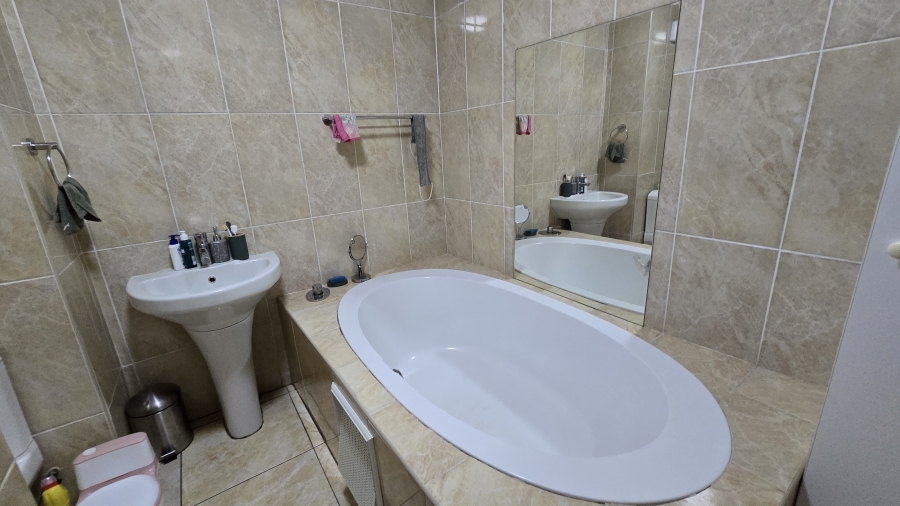2 Bedroom Property for Sale in Mulbarton Gauteng