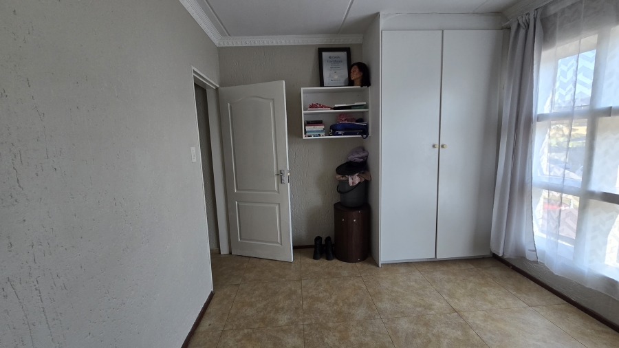 2 Bedroom Property for Sale in Mulbarton Gauteng