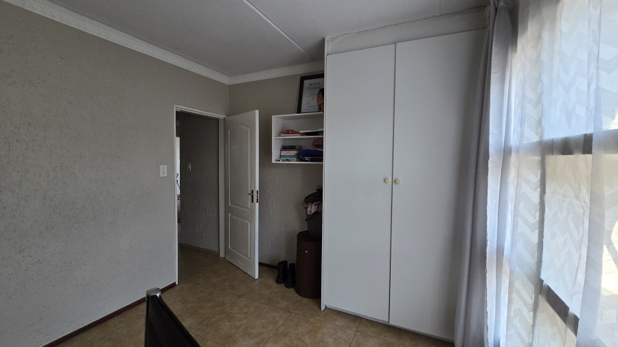 2 Bedroom Property for Sale in Mulbarton Gauteng