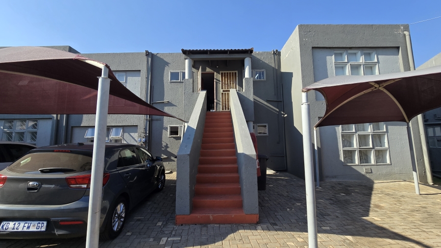 2 Bedroom Property for Sale in Mulbarton Gauteng