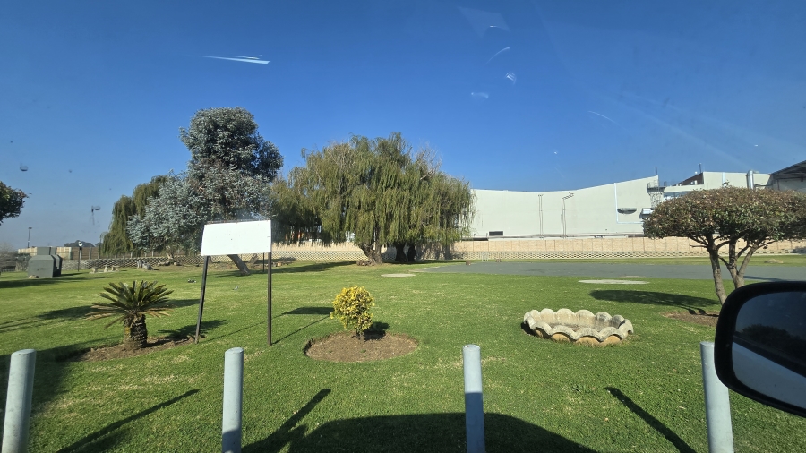2 Bedroom Property for Sale in Mulbarton Gauteng